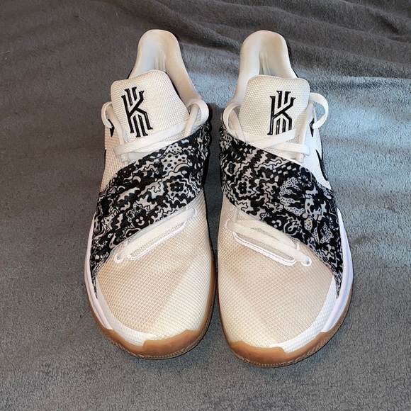 Nike Other - Kyrie Lows